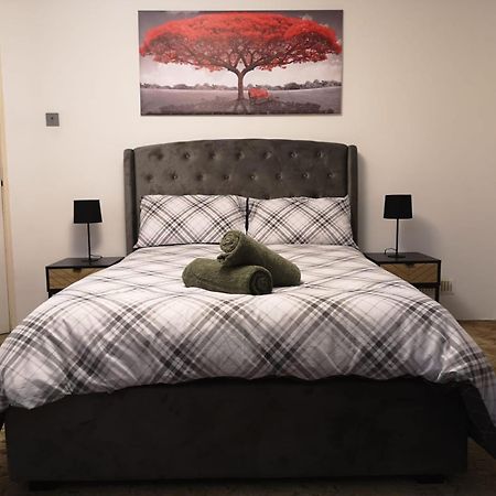 Mossbank House Luton Airport Hotel Екстериор снимка