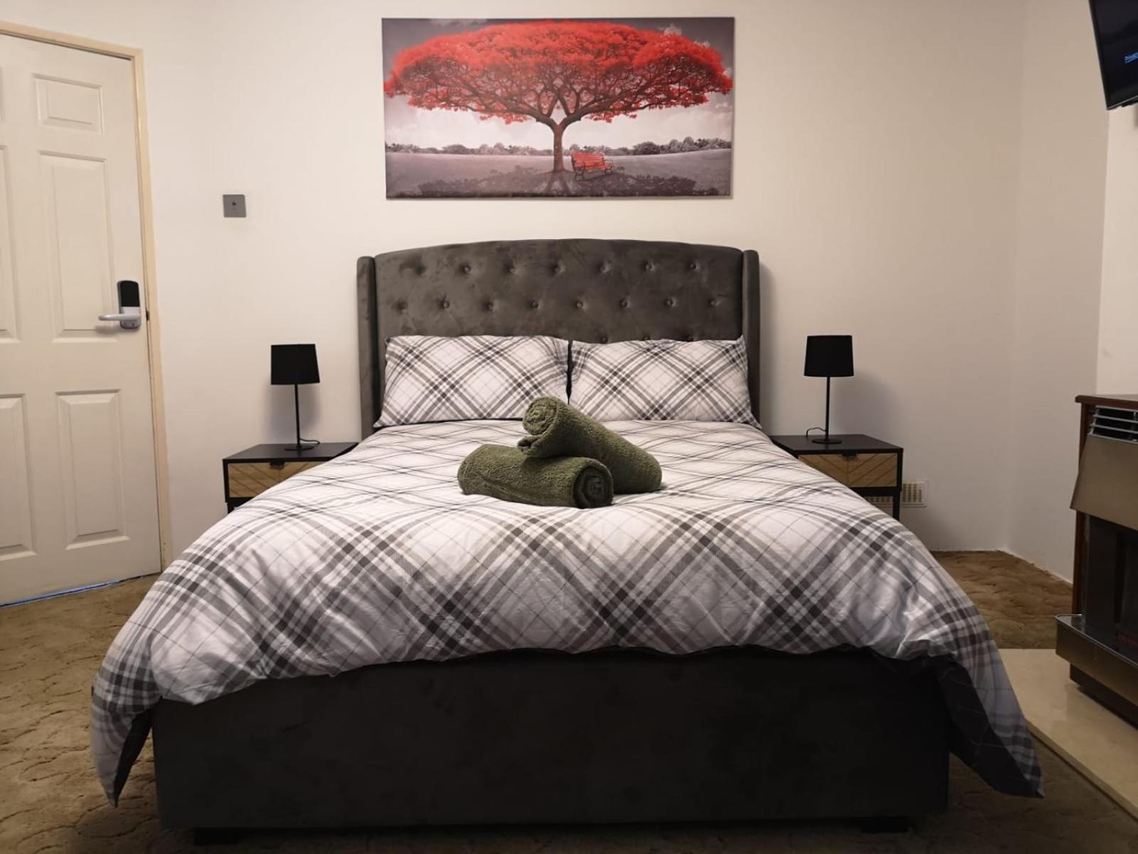 Mossbank House Luton Airport Hotel Екстериор снимка