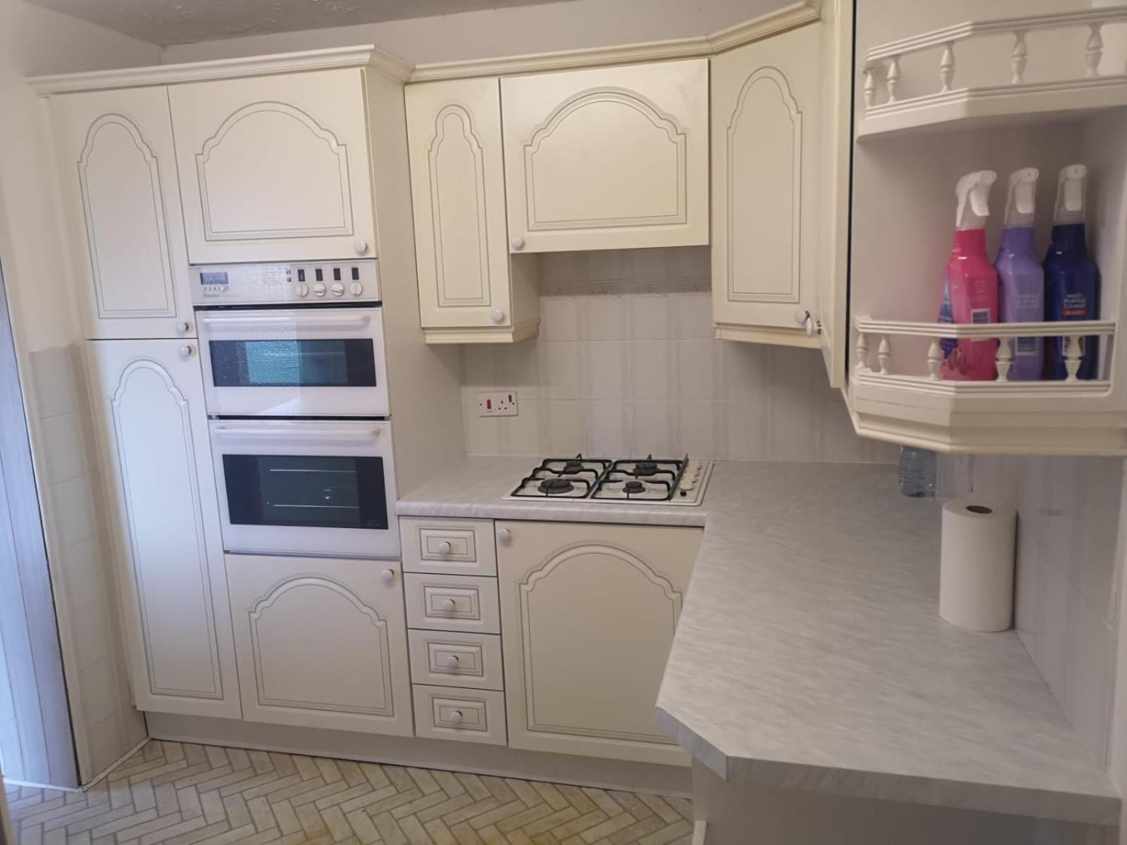 Mossbank House Luton Airport Hotel Екстериор снимка