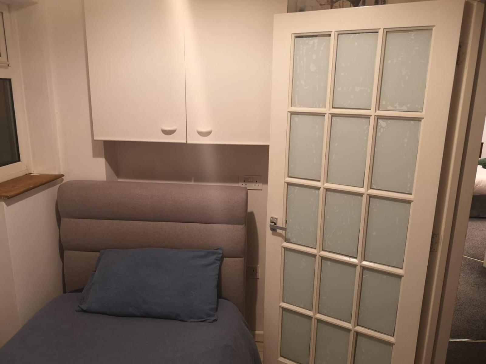 Mossbank House Luton Airport Hotel Екстериор снимка